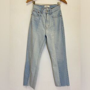 A&F - Curve Love The Ankle Straight Ultra High Rise Jeans - size 0/25